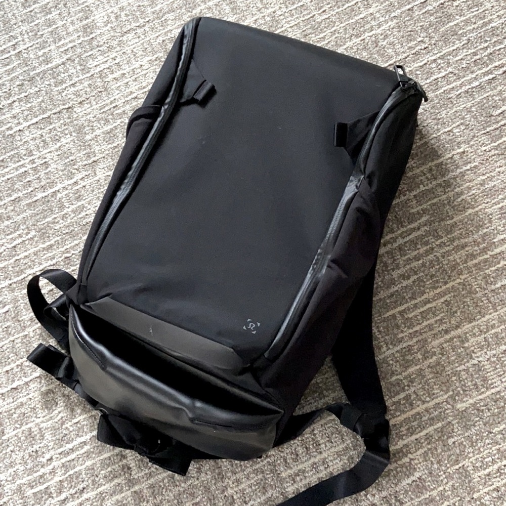 Lululemon commuter backpack